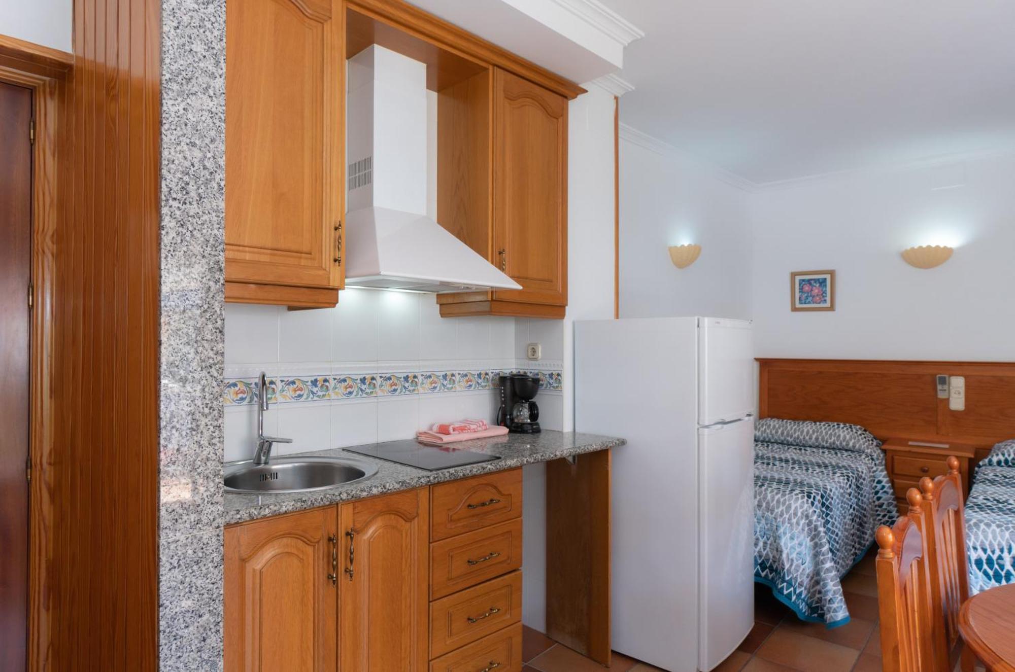 Apartamentos Leonor Carihuela Torremolinos Zimmer foto